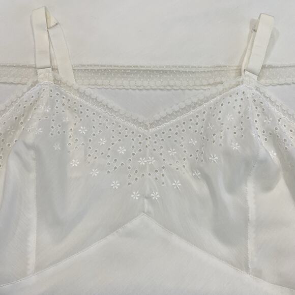 Vintage 50s Grandma White Bias-Cut Embroidered Lacy Full Slip Dress Size M - Picture 14 of 15